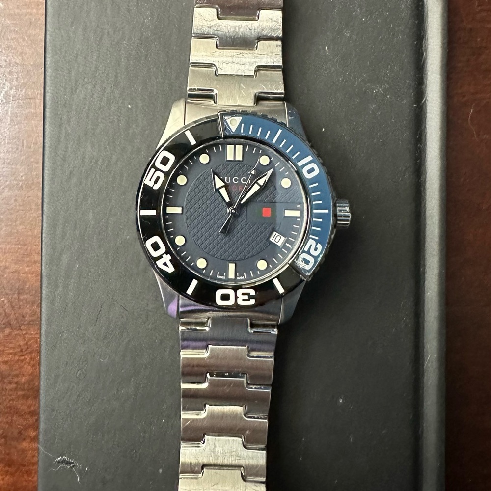 Gucci Men's 126 G-Timeless Stainless Steel Swiss Quartz Watch